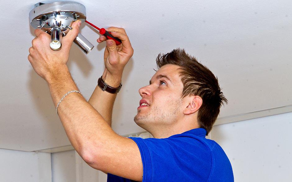 technicien électricien Paris 8