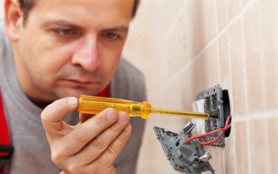 technicien électricien Paris 8